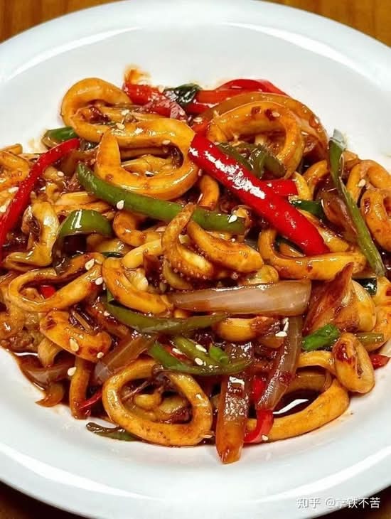F15 Stir-fried spicy squid🌶️  爆炒香辣鱿鱼